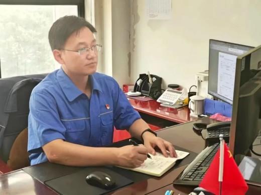 簡篇-初心產(chǎn)發(fā)·紅心向黨 | 吳可德:深耕細(xì)作篤前行 賡續(xù)民生勇?lián)?dāng)